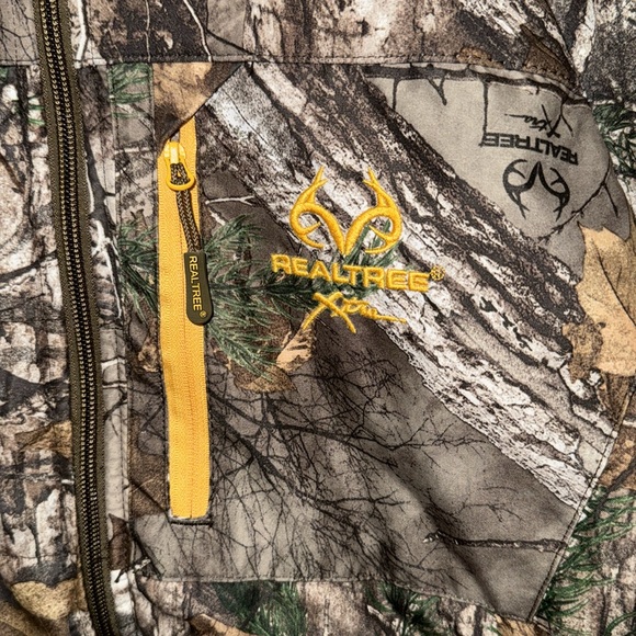 Realtree Camoflauge Men’s Medium Softshell Jacket - Picture 2 of 8